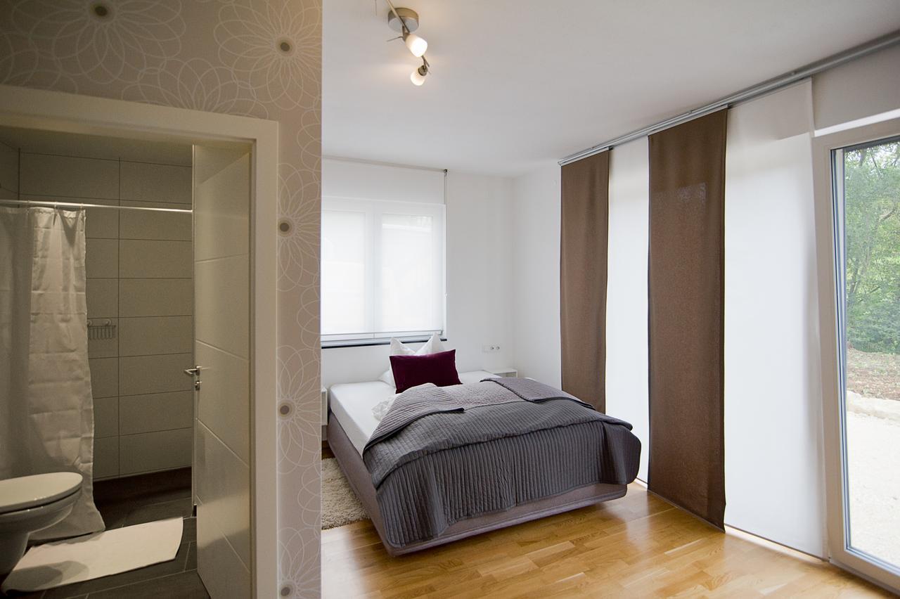 Hotel Apartment Am Arbach Eningen unter Achalm الغرفة الصورة
